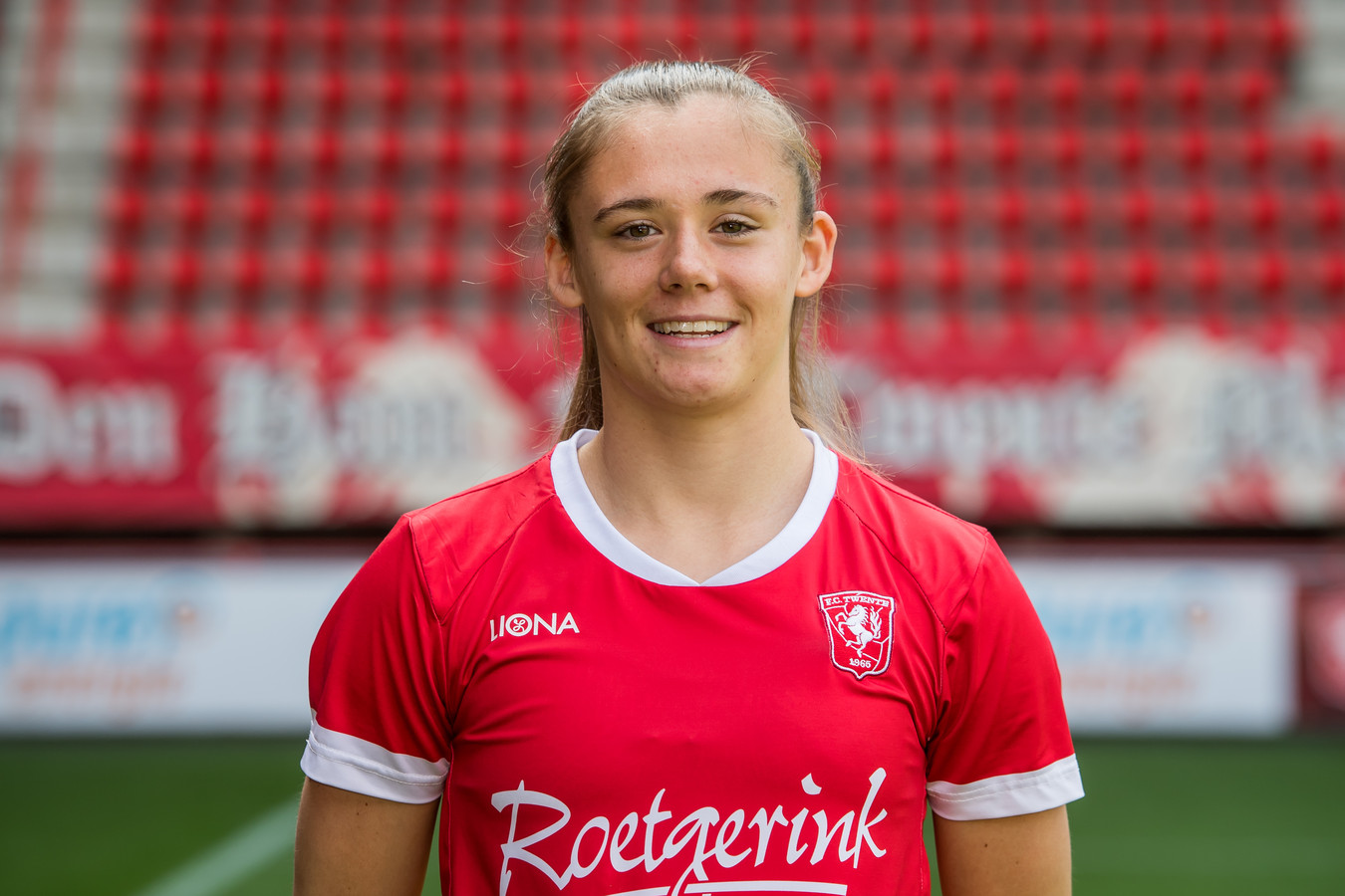 Jo%C3%ABlle-Smits-FC-Twente.jpg